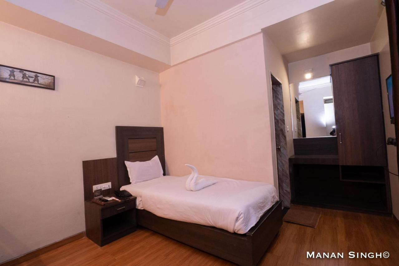Hotel Samrat Jabalpur Εξωτερικό φωτογραφία