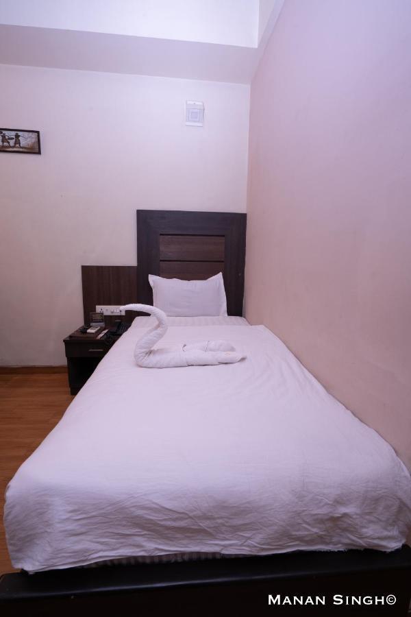 Hotel Samrat Jabalpur Εξωτερικό φωτογραφία
