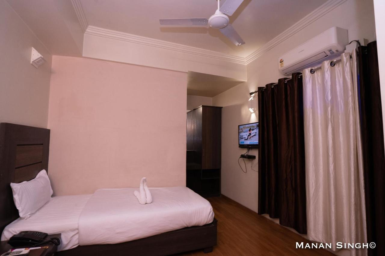 Hotel Samrat Jabalpur Εξωτερικό φωτογραφία