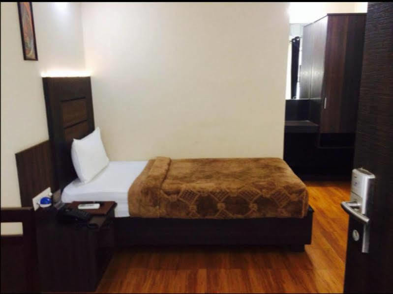 Hotel Samrat Jabalpur Εξωτερικό φωτογραφία